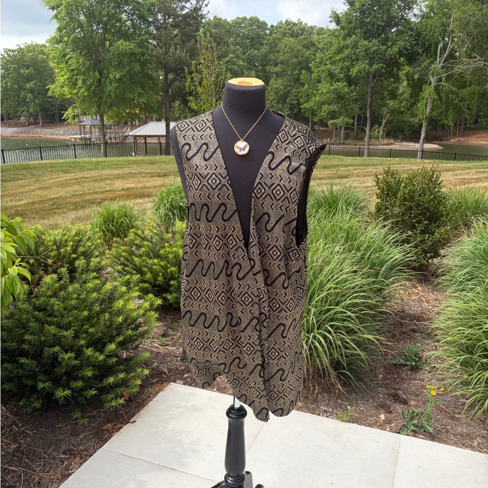 Patterned Black and Gold Sleeveless Vest - Picture 1 of 4